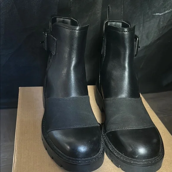 UGG Black Boots Classic Comfort - Picture 9 of 11